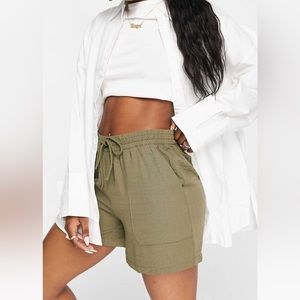 JDY drawstring waist short in khaki green size 4
